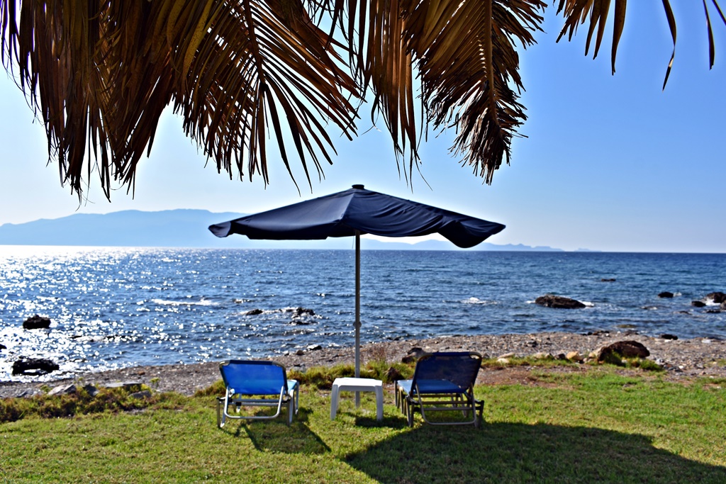 House on the Beach, 2 canoes included